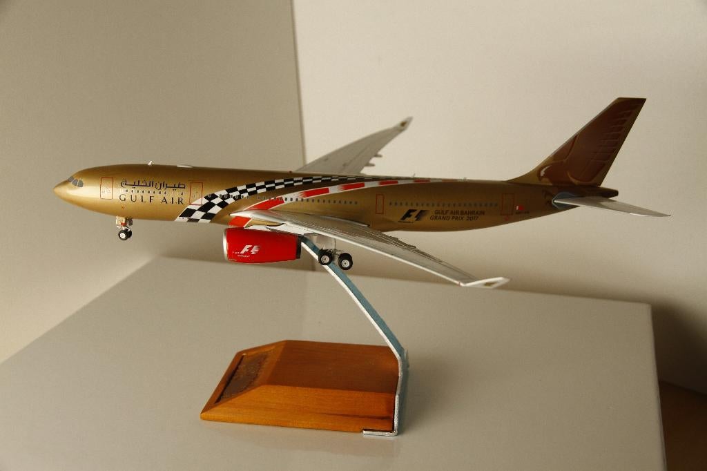 Airbus 330-200 Gulf Air in Formule 1 livery  1:200, Verzamelen, Ophalen of Verzenden, Zo goed als nieuw, Schaalmodel