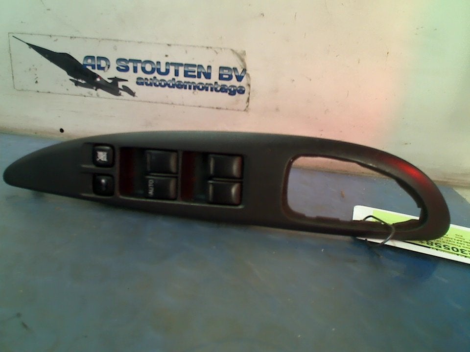 Raamschakelaar Links Voor Nissan Primera (P12) 25401AV640, Gebruikt, Germany@nissan-services.eu, Kronenweg 38, Wesseling 50389, , Duitsland