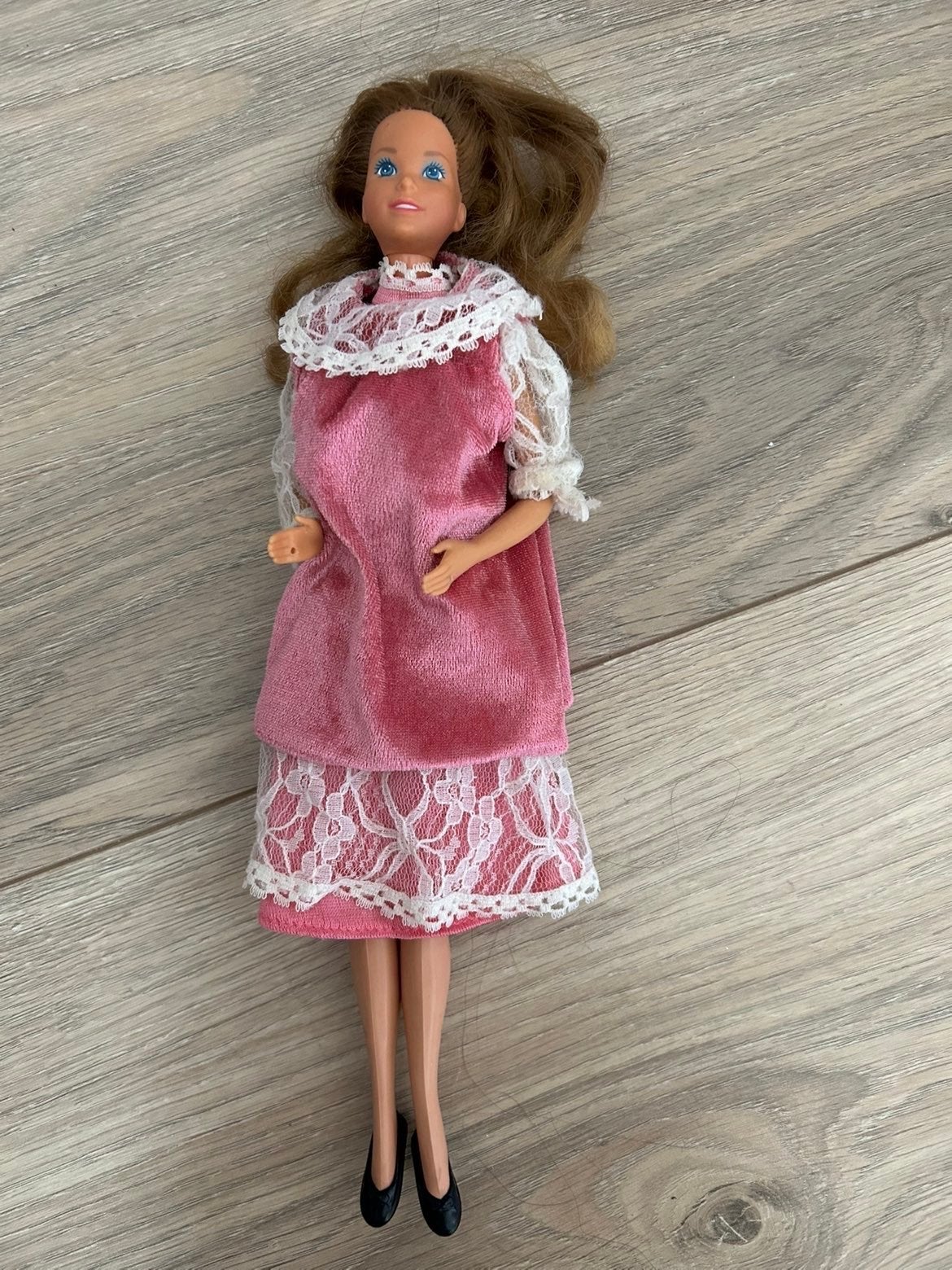 Vintage Barbie pop in roze zwangerschap jurk, Ophalen of Verzenden, Gebruikt, Barbie