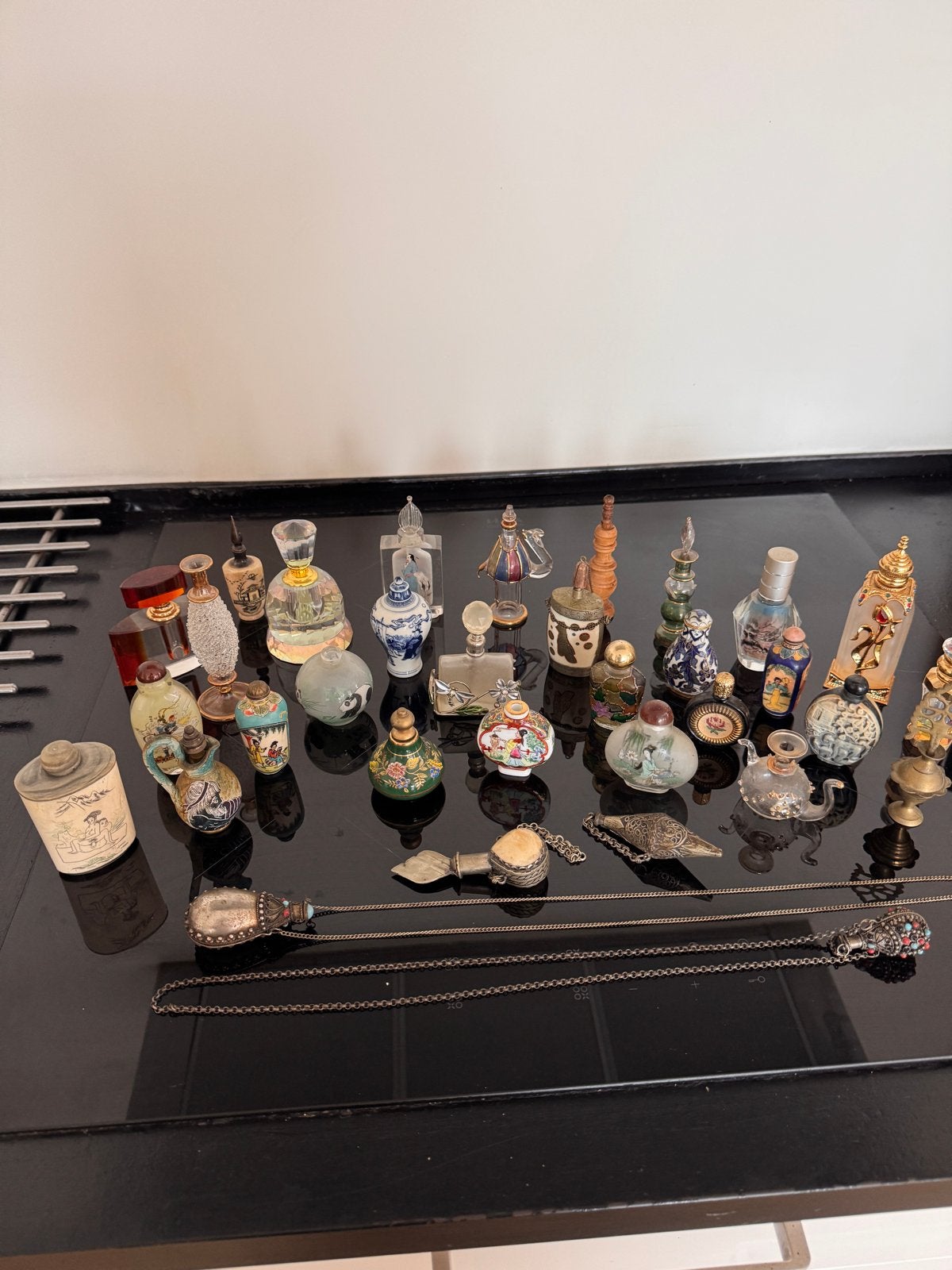 Verzameling van diverse miniatuur parfumflesjes, Antiek en Kunst, Ophalen