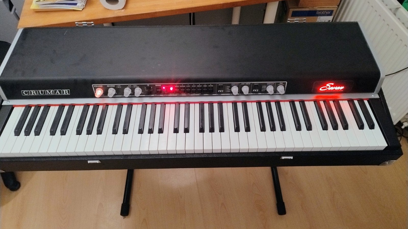 Crumar Seven Stage Piano met accessoires, Zo goed als nieuw, Midi-aansluiting, 76 toetsen, Ophalen