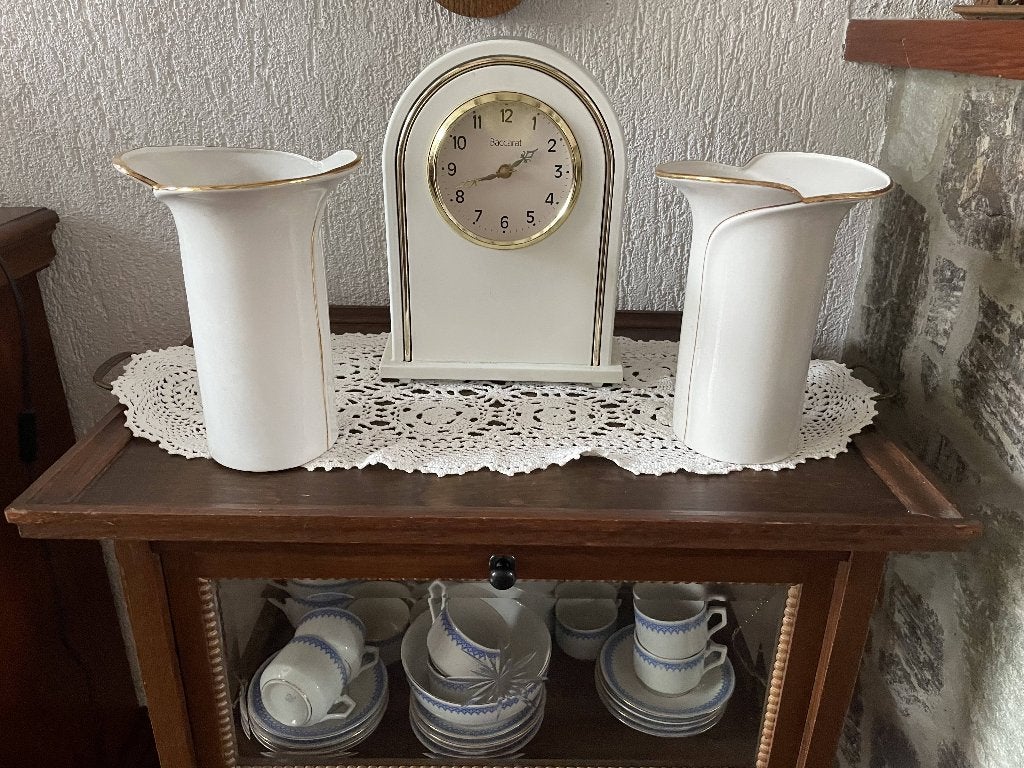 Vintage kaststel Fena Porzellan 2x vaas wit gouden randje, Antiek en Kunst, Ophalen of Verzenden