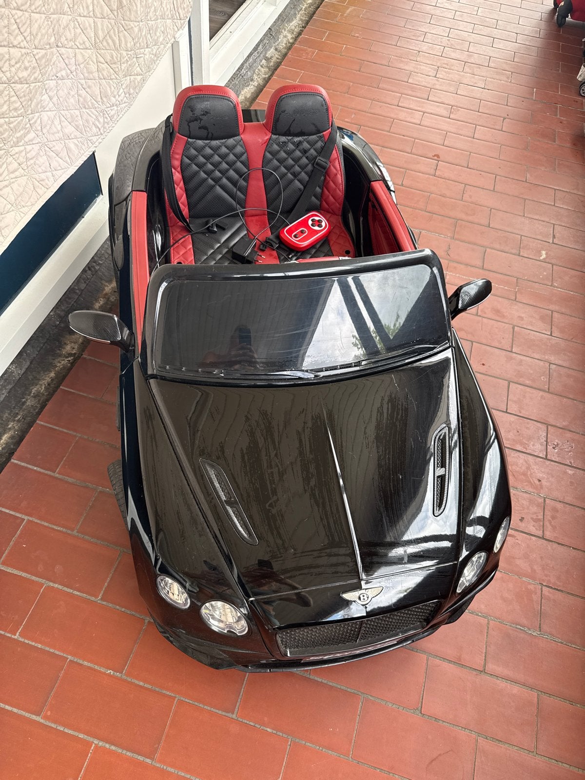 Elektrische kinderauto Bentley met afstandsbediening, Ophalen, Gebruikt, Afstandsbediening