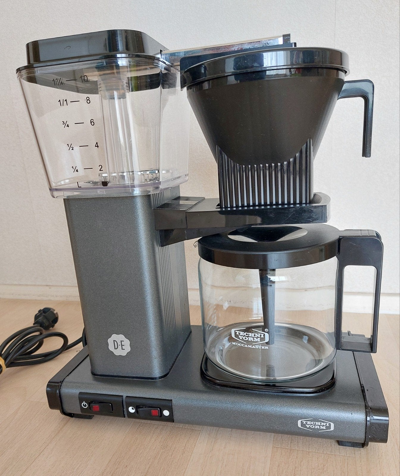 Douwe Egberts koffiezetapparaat Moccamaster auto-off zgan., Overige typen, Ophalen of Verzenden, Zo goed als nieuw, Grijs