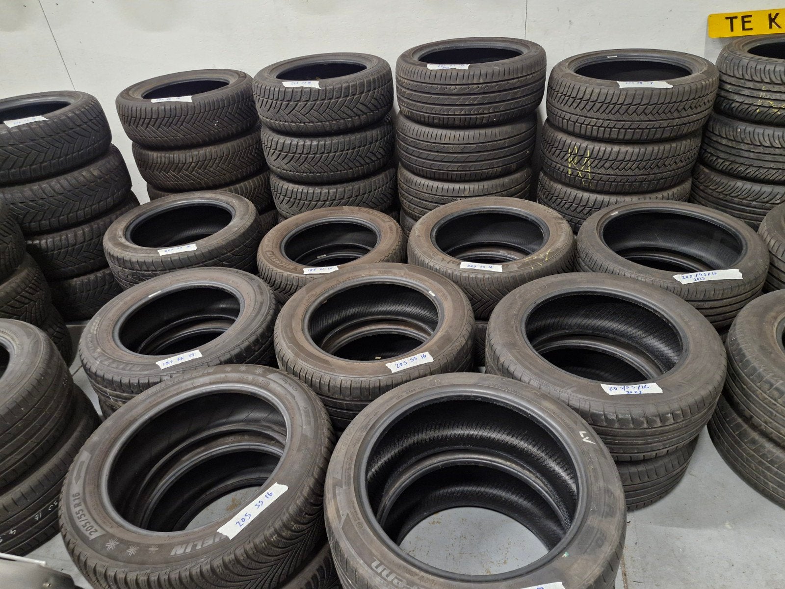 Verschillende 205 55 16 banden van af 20 euro per stuk, Ophalen, 16 inch, 205 mm, Band(en)