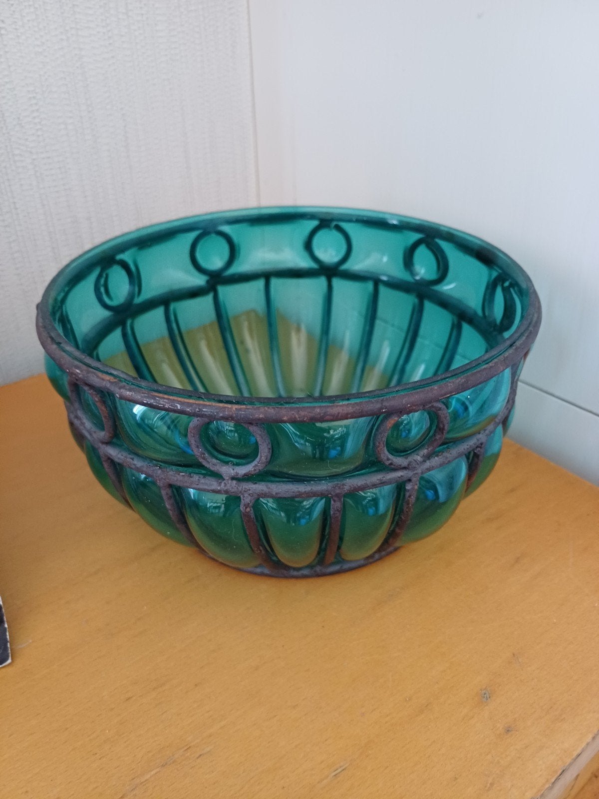 Vintage Groene Glazen Kom met Metalen Houder, Antiek en Kunst, Ophalen of Verzenden