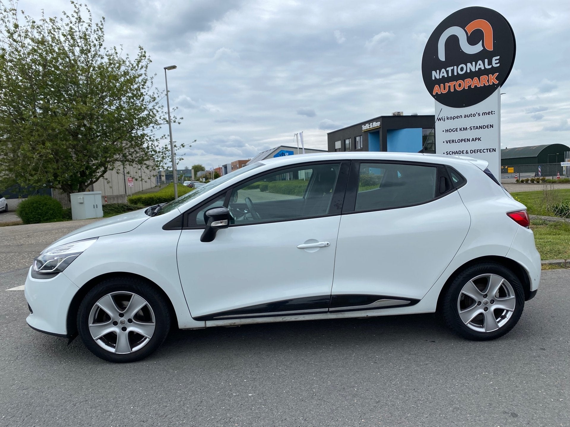 Renault Clio 2015 * 0.9 TCe Expression * LMV * AIRCO * ELEC., Auto's, Renault, Voorwielaandrijving, Start-stop-systeem, 540 kg