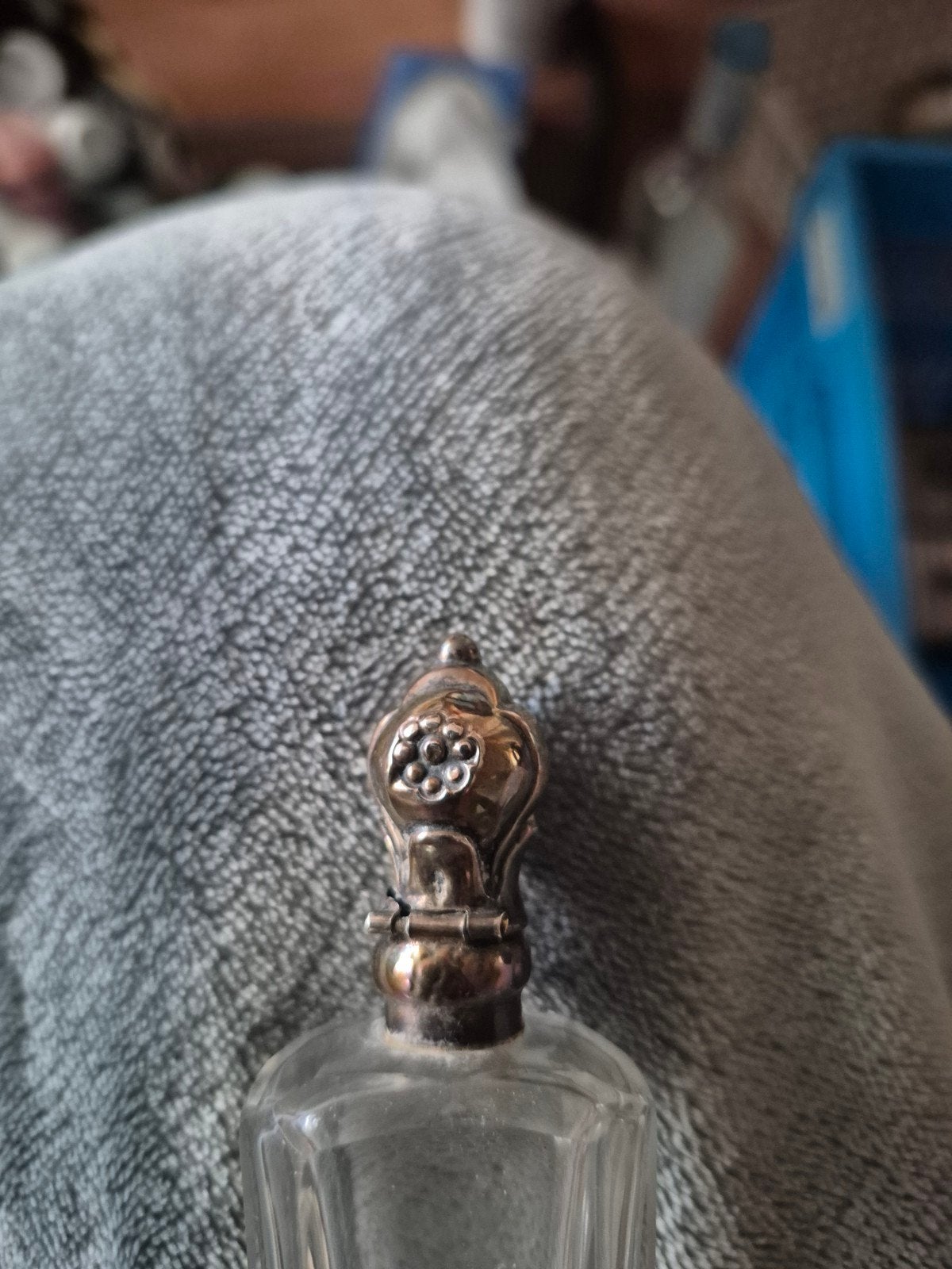 Antieke parfumflesje met zilveren dop, Ophalen of Verzenden