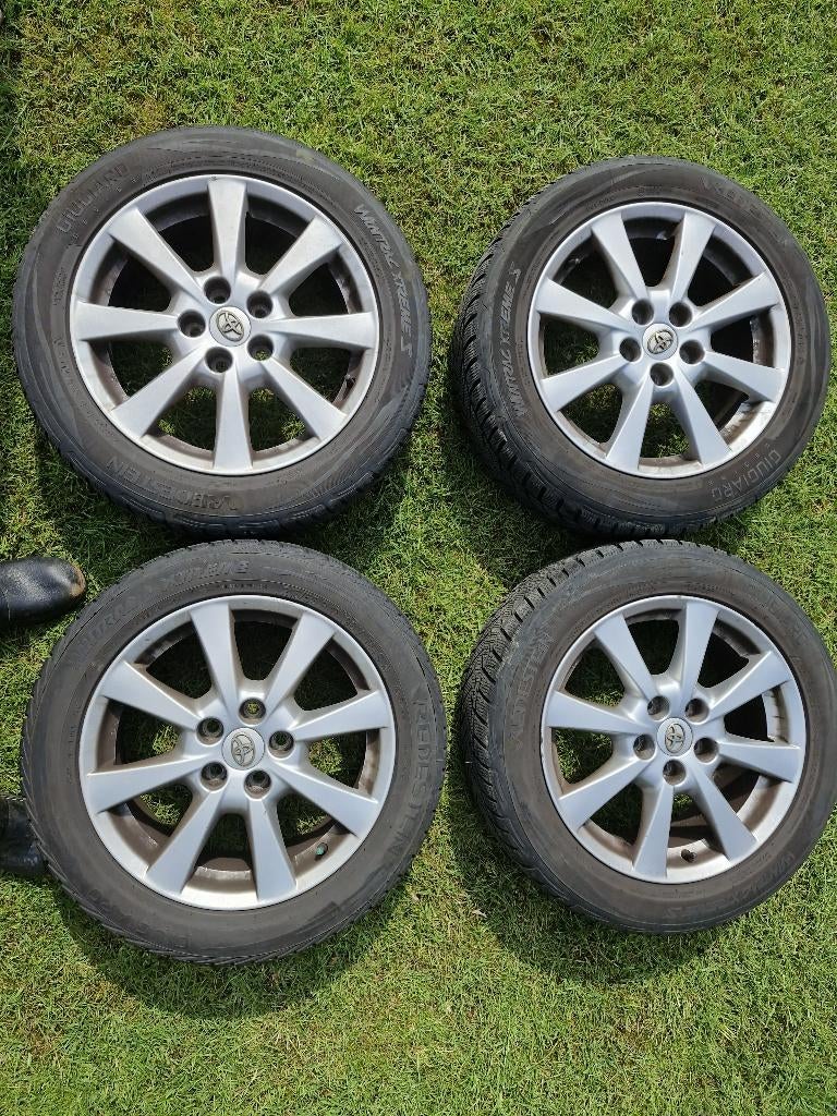 velgen en banden Toyota Avensis, Ophalen, Banden en Velgen, 17 inch, Winterbanden