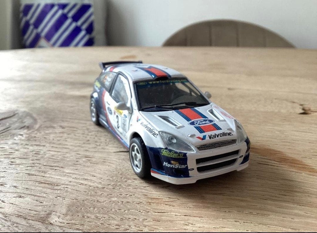 Ford Focus WRC 1:43 Hongwell/Cararama – Sainz MoviStar Rally, Ophalen of Verzenden, Zo goed als nieuw, Auto, Overige merken