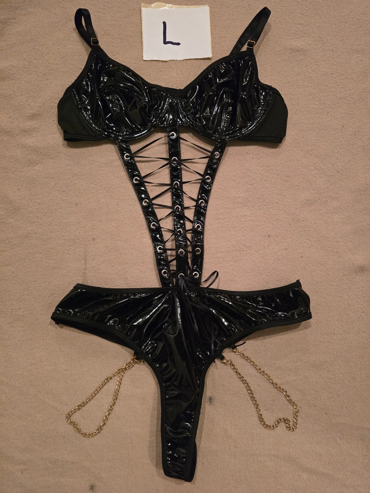 Zwart lak body met kettingen - Maat L, Kleding | Dames, Ondergoed en Lingerie, Onbekend, Verzenden, Zwart, Setje