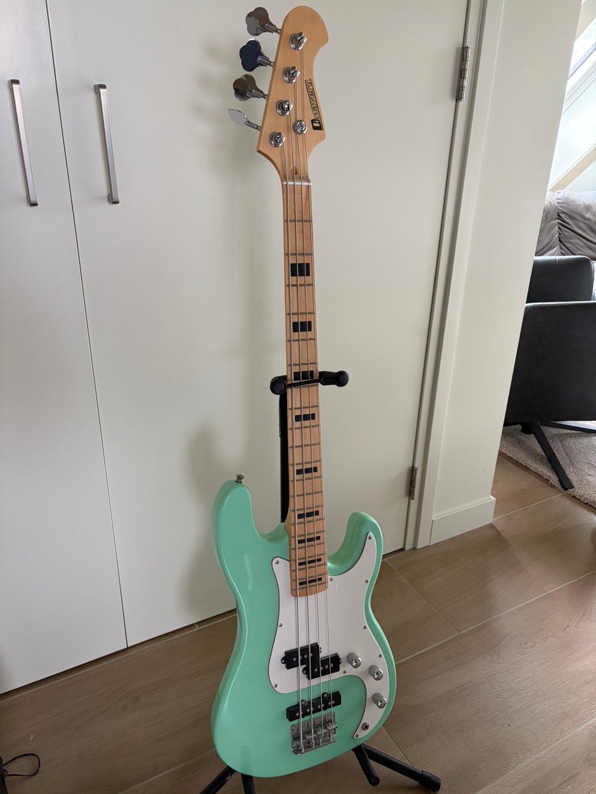 Dimavery 4-snarige basgitaar incl. kabel en standaard, Muziek en Instrumenten, Ophalen, Zo goed als nieuw, Elektrisch