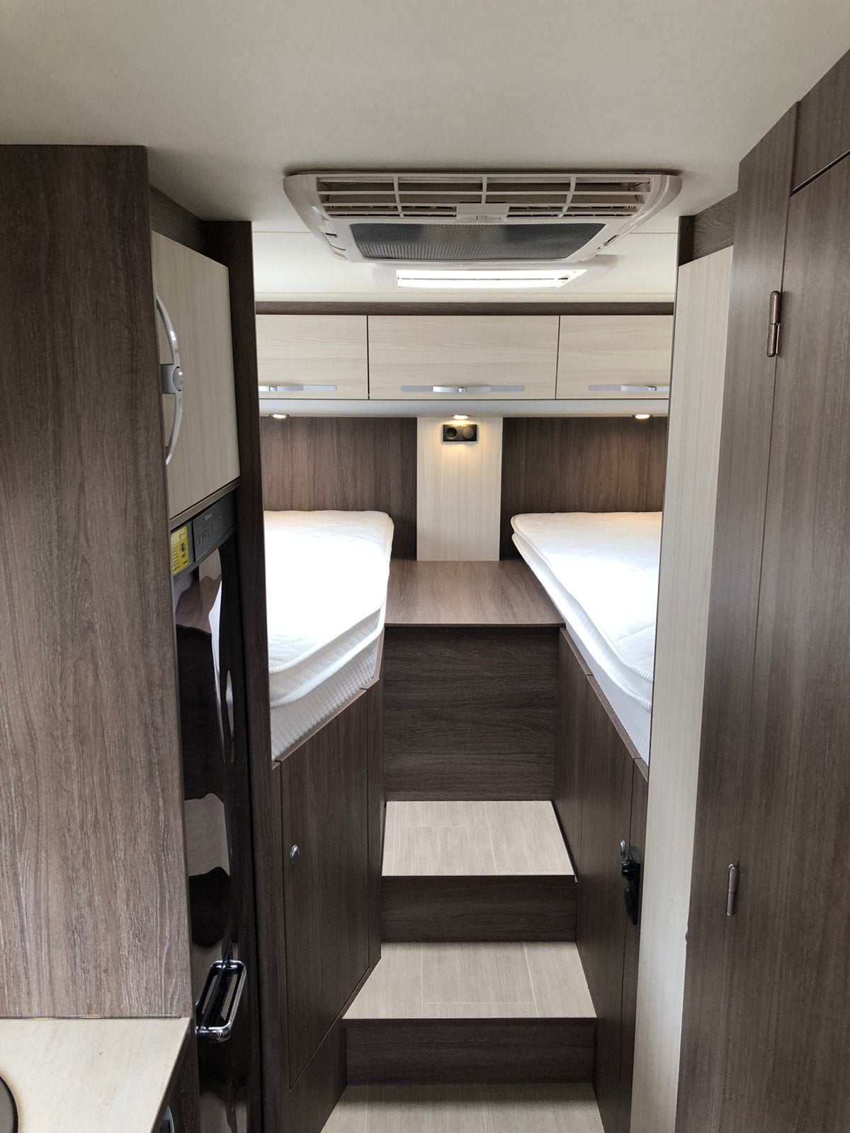Caravans And Camping Smetteloze