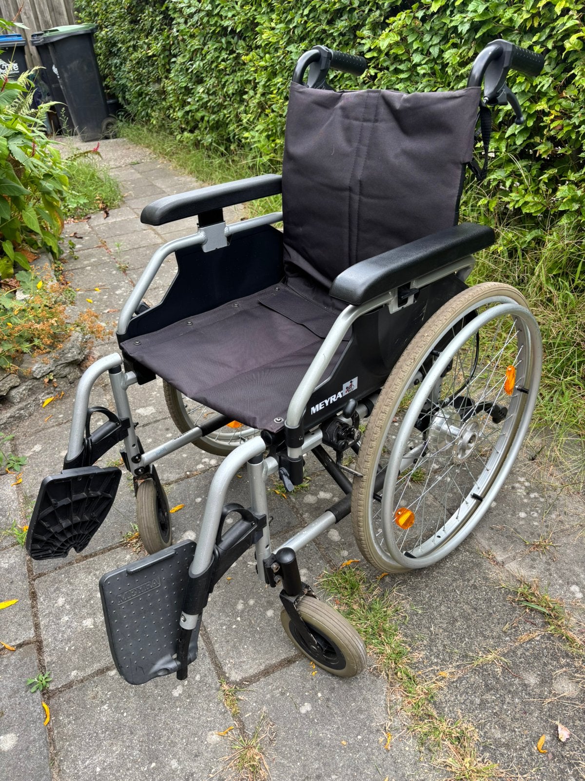 Kleine complete rolstoel zo goed als nieuw, Ophalen, Inklapbaar, Zo goed als nieuw, Duwrolstoel