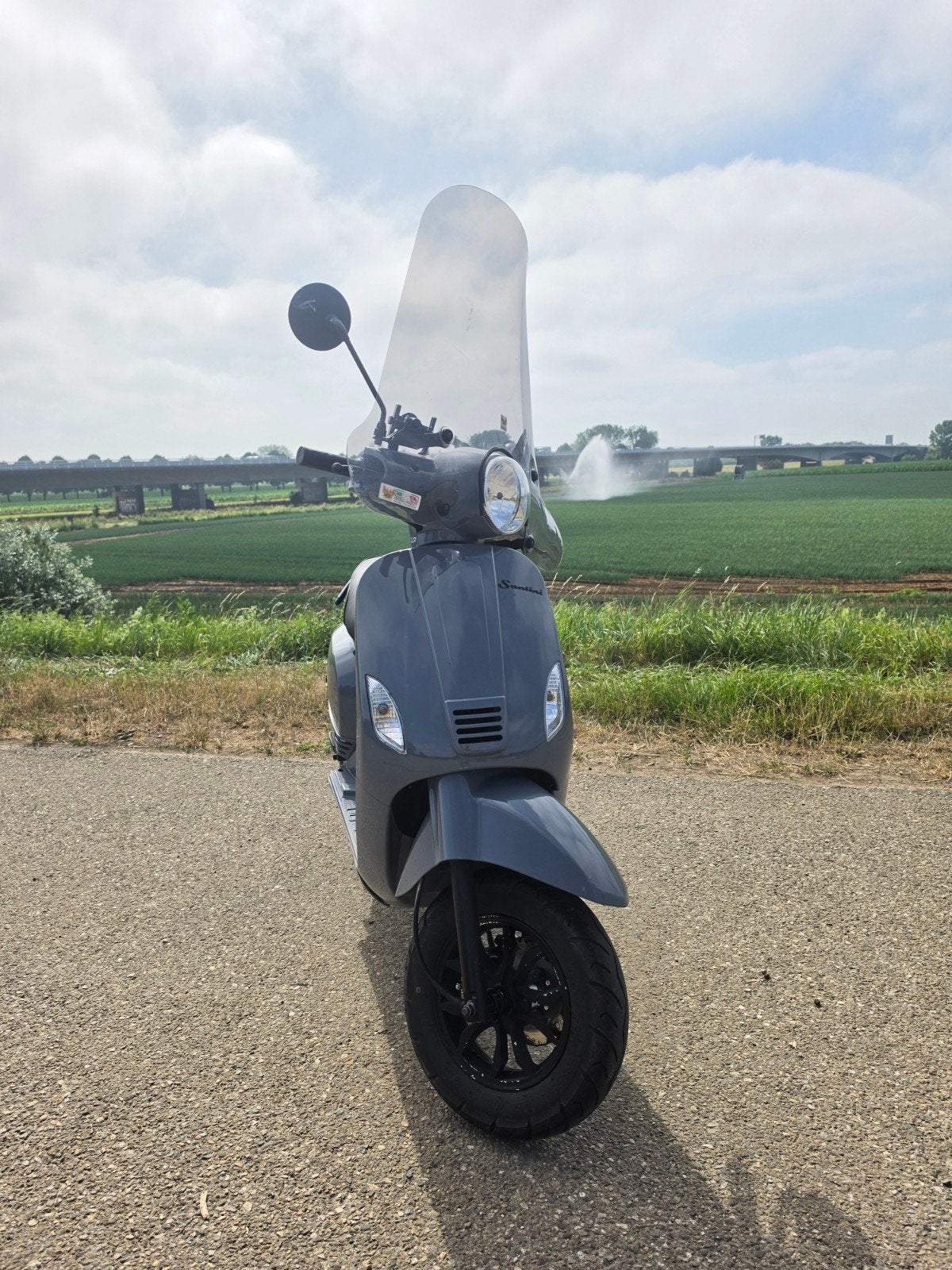 Santini Capri scooter 2022, Fietsen en Brommers, Snorfietsen en Snorscooters, Gebruikt, Overige merken, Benzine, Ophalen