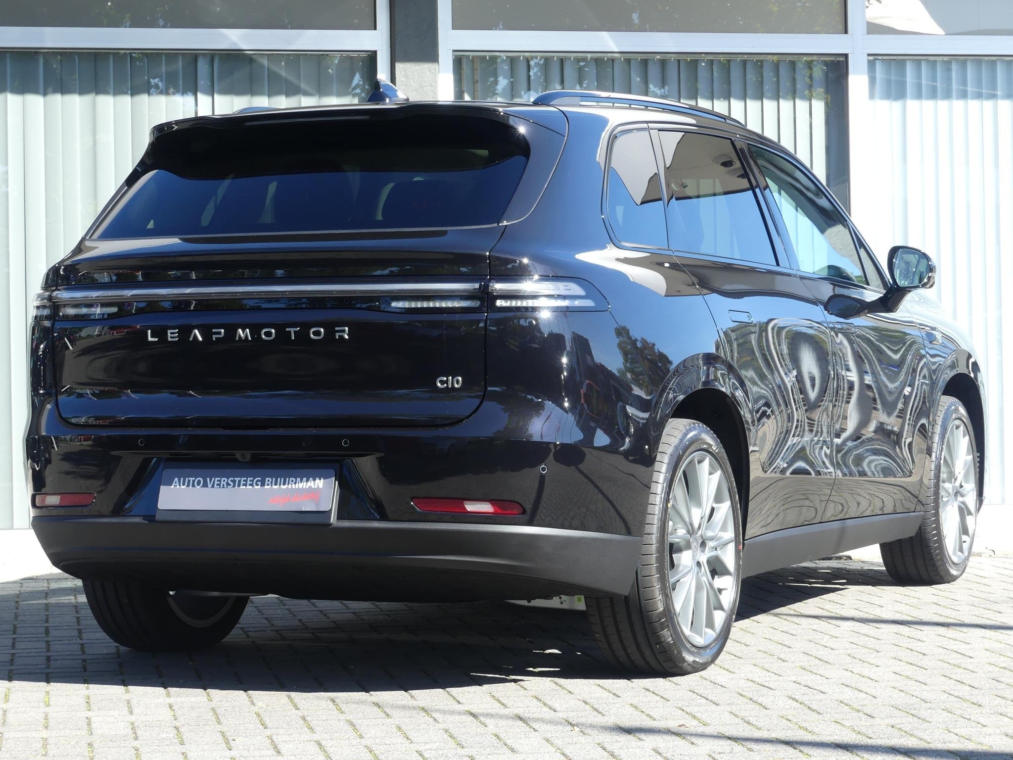 Leapmotor C10 Design ProMax 81.9 kWh 300PK Automaat Navigati, Auto's, Automaat, 12 maanden, Achterwielaandrijving, Zwart