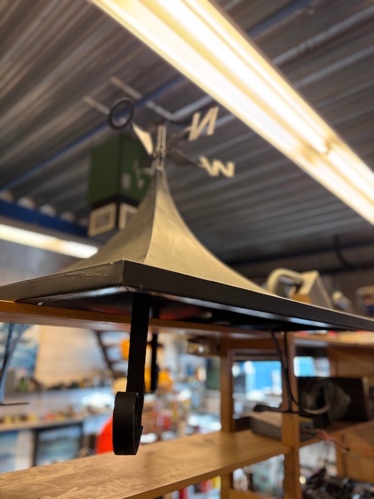 Schoorsteenkap met auto - windwijzer - gekruld getoogde kap, Ophalen, Zo goed als nieuw