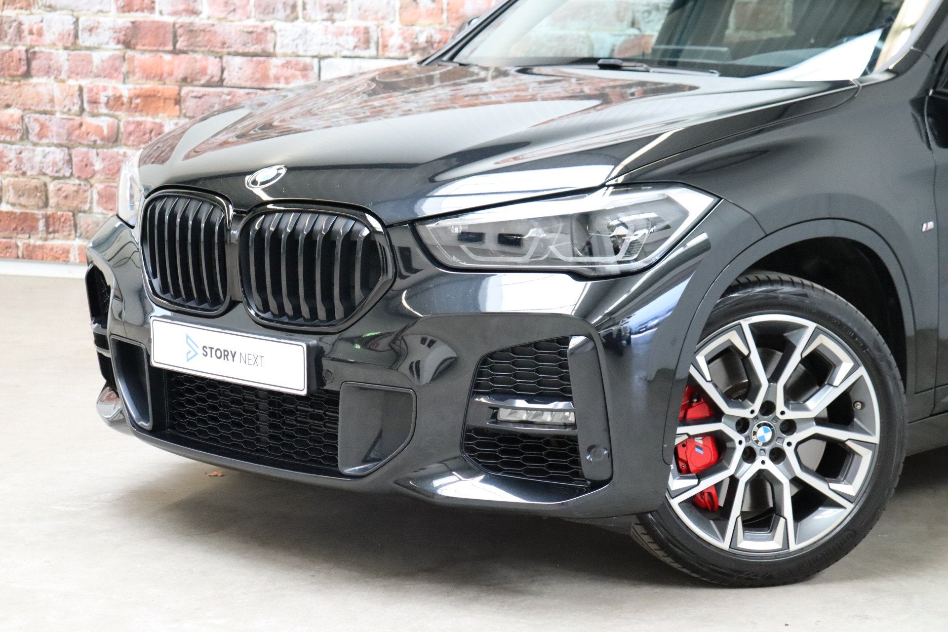 BMW X1 sDrive20i High Executive M Sport Pakket Automaat / Na, Auto's, BMW, 1998 cc, 4 cilinders, 179 pk, Zwart