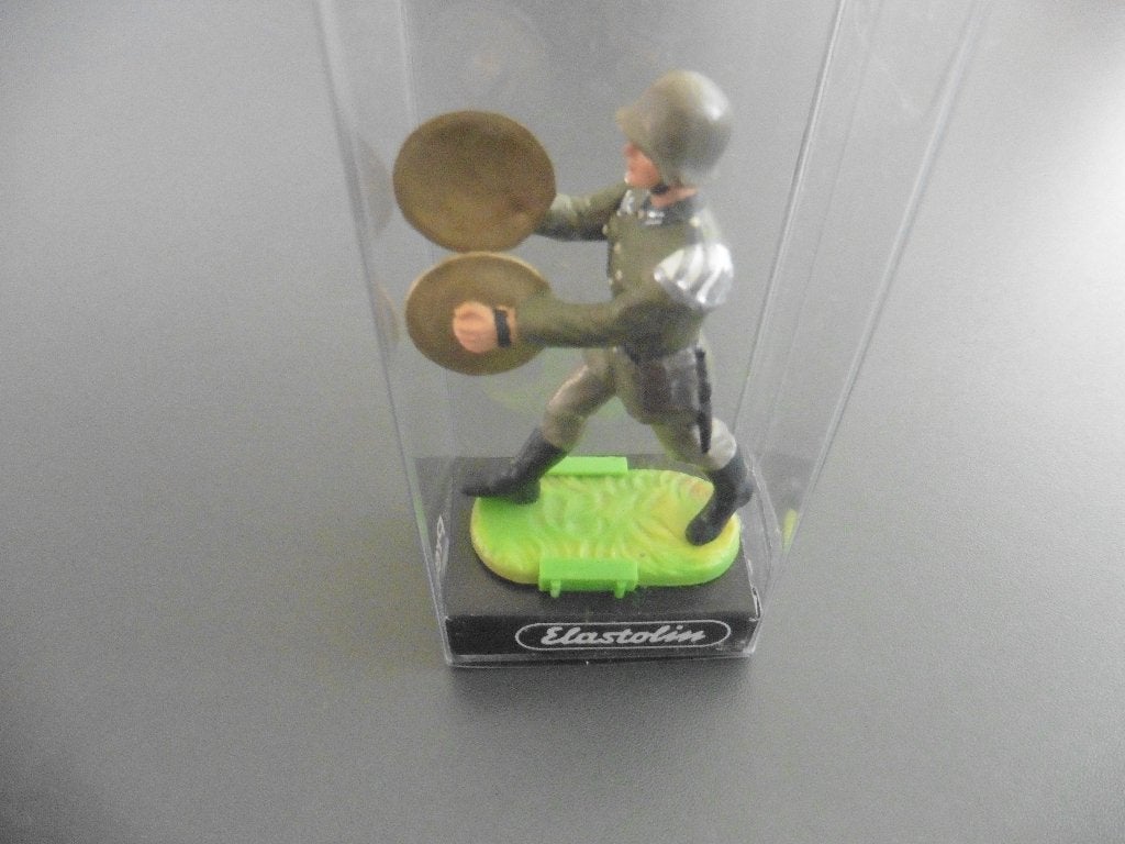 Preiser / Elastolin Musician marching with Cymbal., Ophalen of Verzenden, Landmacht, Duitsland, Miniatuur of Beeldje