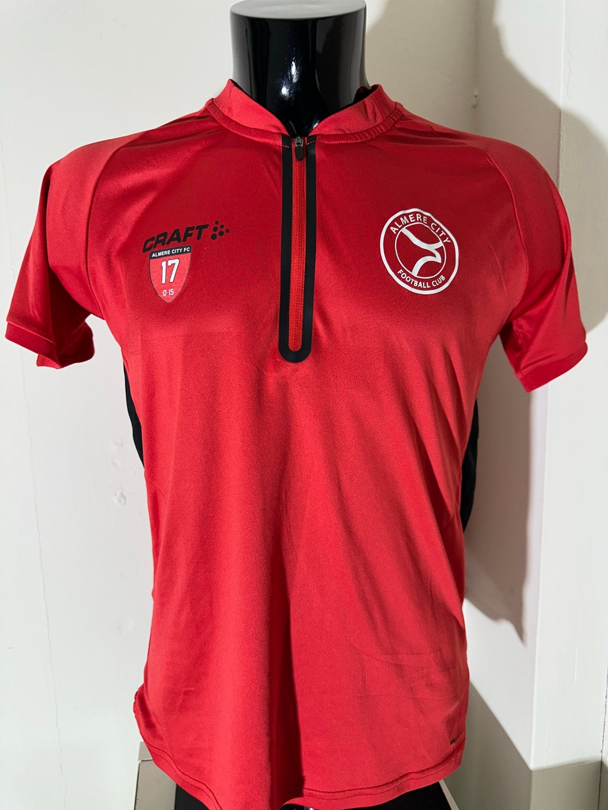 Craft Almere City FC Trainingstop Rood Maat M, Maat 48/50 (M), Ophalen of Verzenden, Voetbal, Gedragen