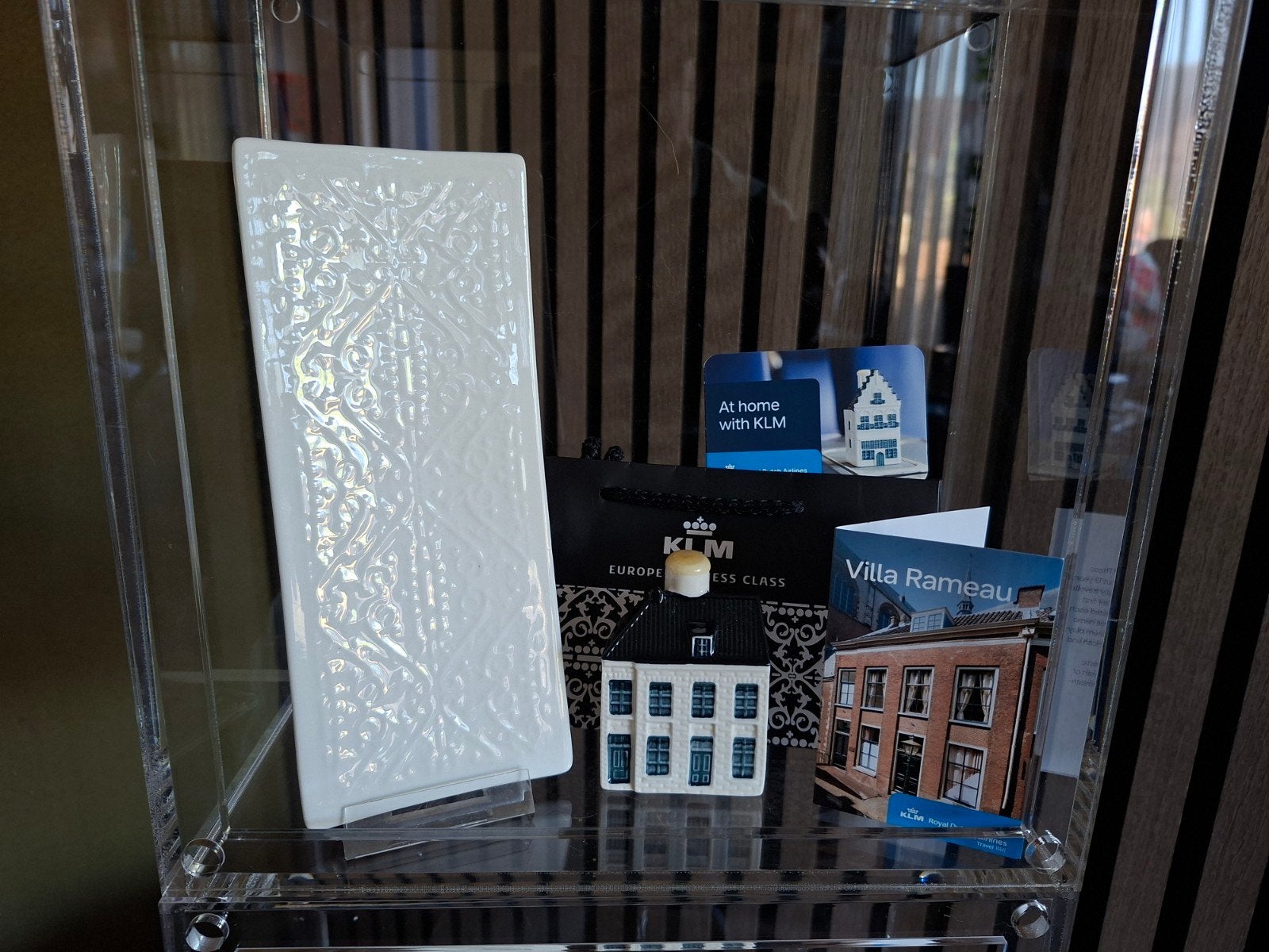 KLM huisjes  huisje 106 met flyer en het KLM sushi schaaltje, Ophalen of Verzenden, Nieuw, 81 t/m 91, Gevuld