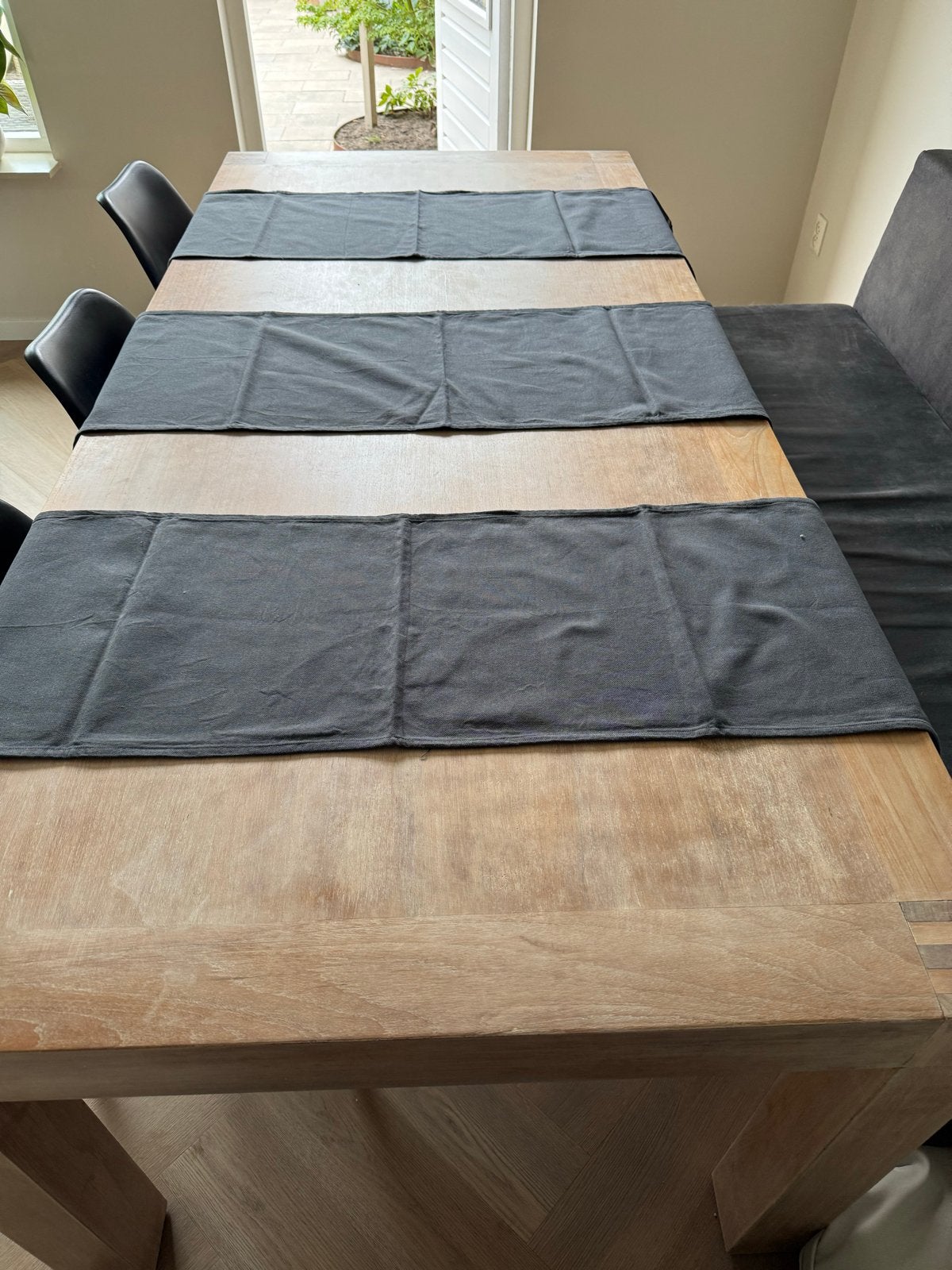 3 nieuwe grijze lopers van Ikea, 140 cm met biesjes, Nieuw, Sierrand, Ophalen of Verzenden, Tafelloper