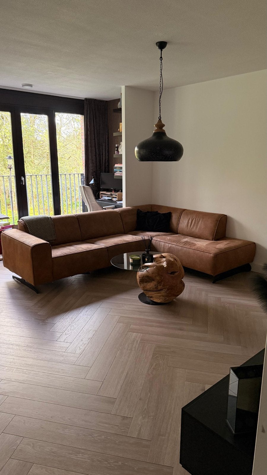 Foto 2 van Echte suède hoekbank 5/6-zits – 1 jaar oud – cognac