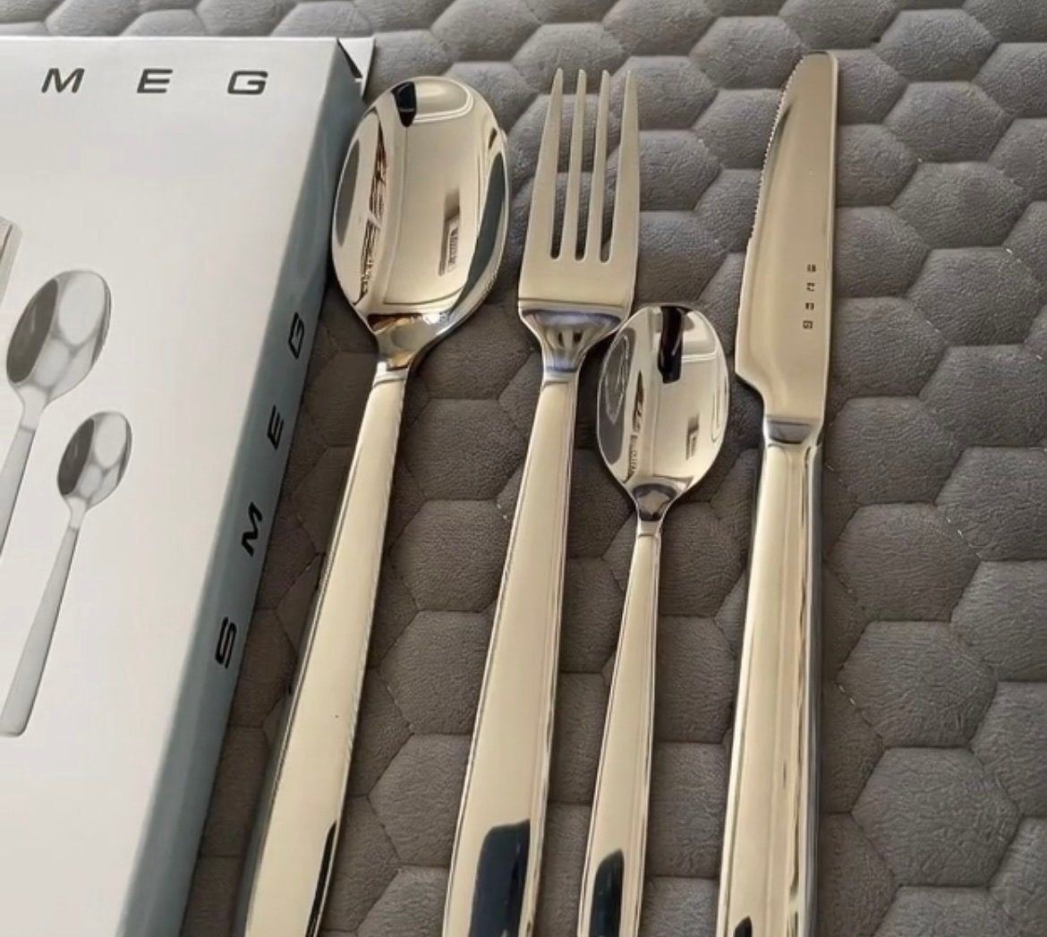 Smeg Bestekset - 4-delig - RVS - Nieuw in doos, Nieuw, Ophalen of Verzenden, Rvs of Chroom, Vaatwasserbestendig