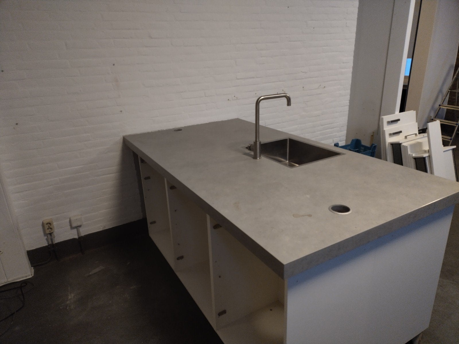 Keukenblok (eiland)  met spoelbak en kraan, Ophalen, Gebruikt, Overige materialen, Overige typen