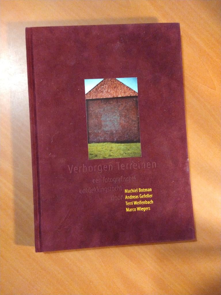 Verborgen terreinen. Een fotografische ontdekkingstocht, Boeken, Ophalen of Verzenden, Zo goed als nieuw, Overige onderwerpen