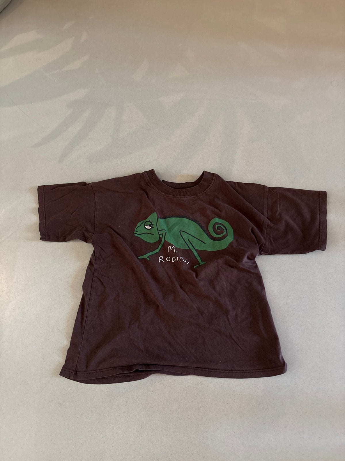 Mini Rodini T-shirt met kameleonprint, maat 128/134, Ophalen, Gebruikt, Jongen of Meisje, Shirt of Longsleeve