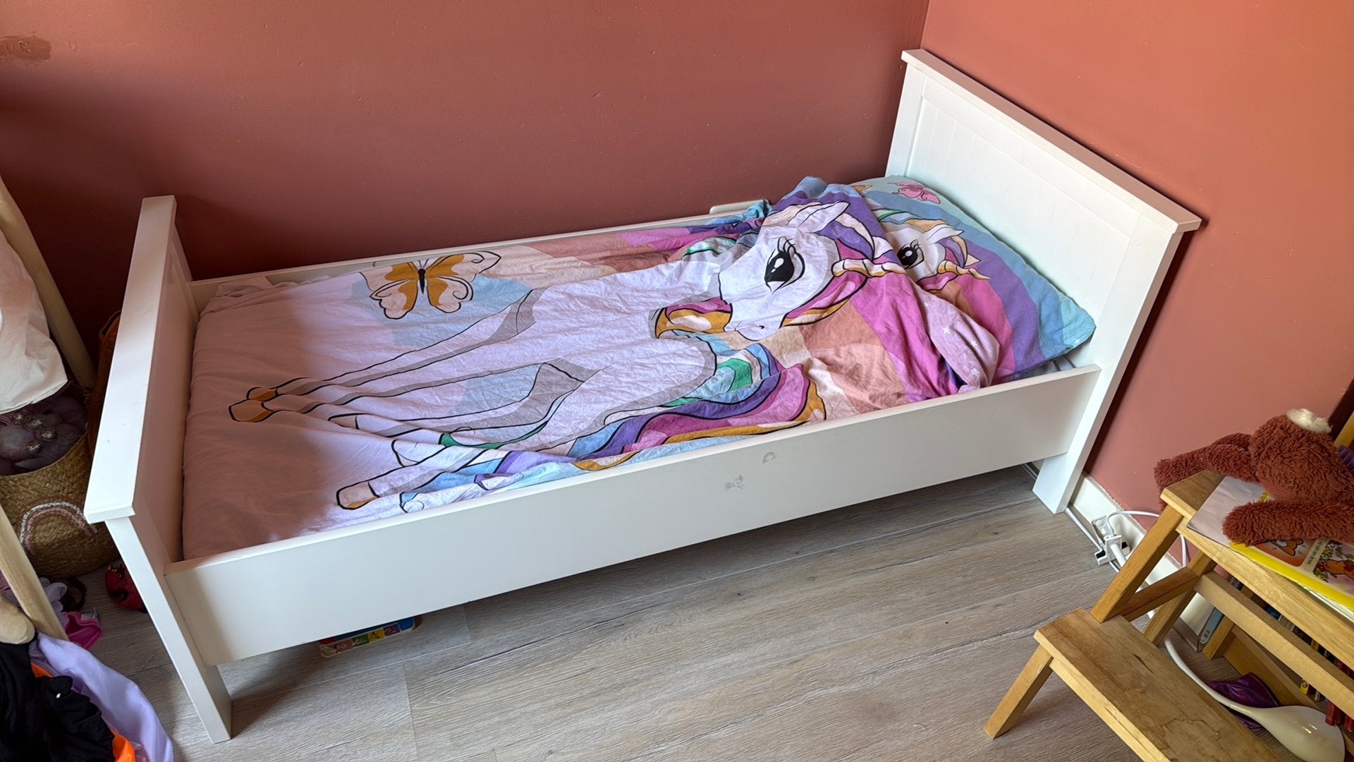 Houten peuterbed., Kinderen en Baby's, Kinderkamer | Bedden, 70 tot 85 cm, 140 tot 160 cm, Zo goed als nieuw, Ophalen