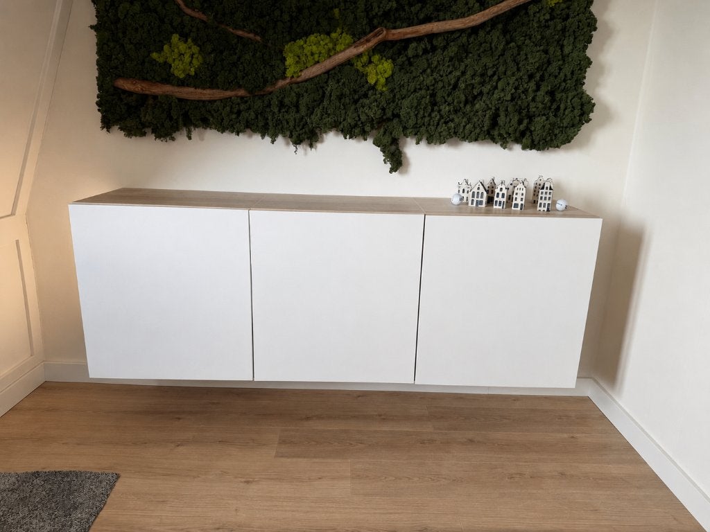 IKEA BESTÅ wandkast / dressoir zwevend – wit met eikenlook, Ophalen, 150 tot 200 cm, Zo goed als nieuw, 25 tot 50 cm