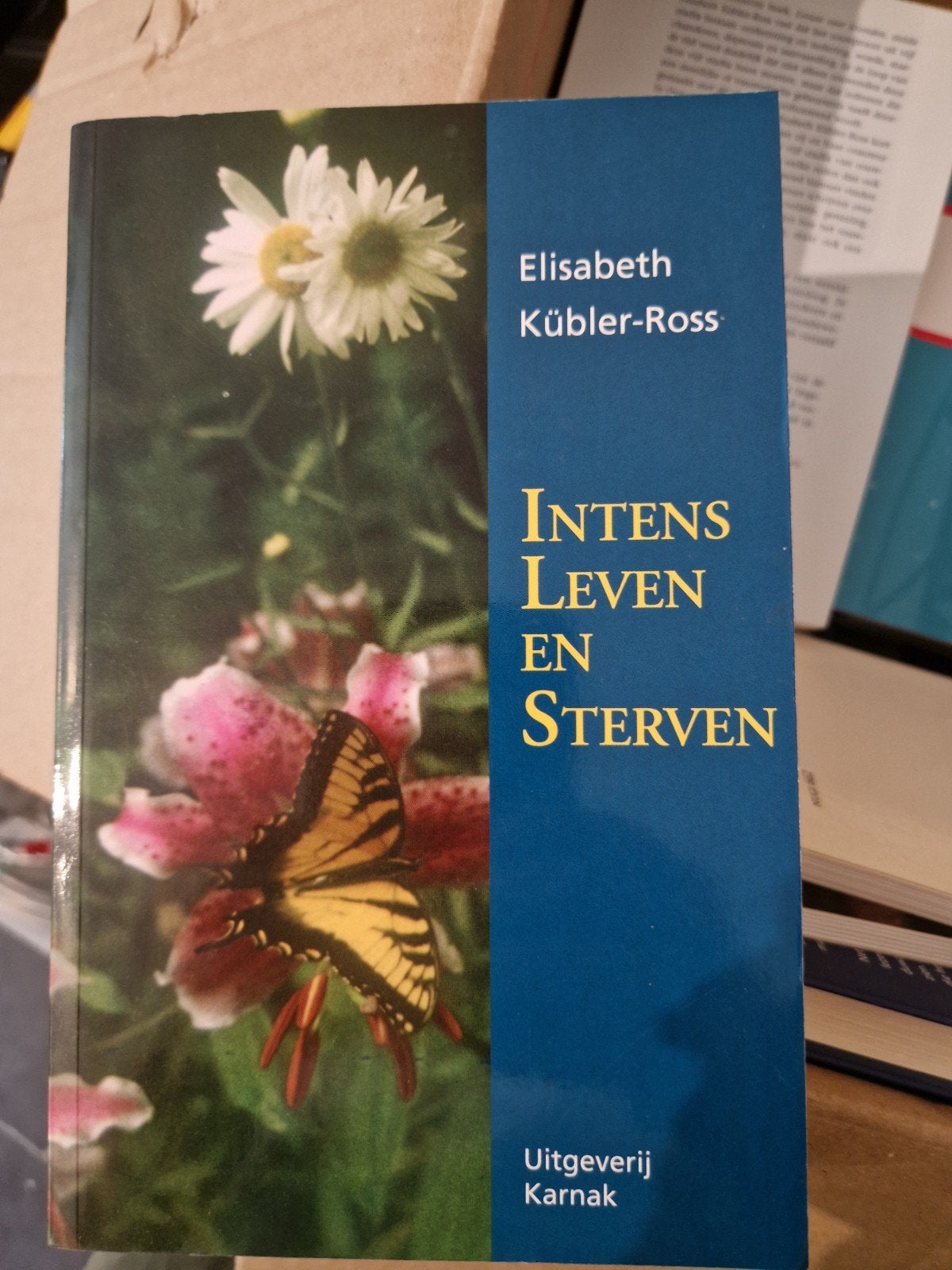 E. Kübler-Ross - Intens leven en sterven, Sociale psychologie, Ophalen of Verzenden, Zo goed als nieuw, E. Kübler-Ross