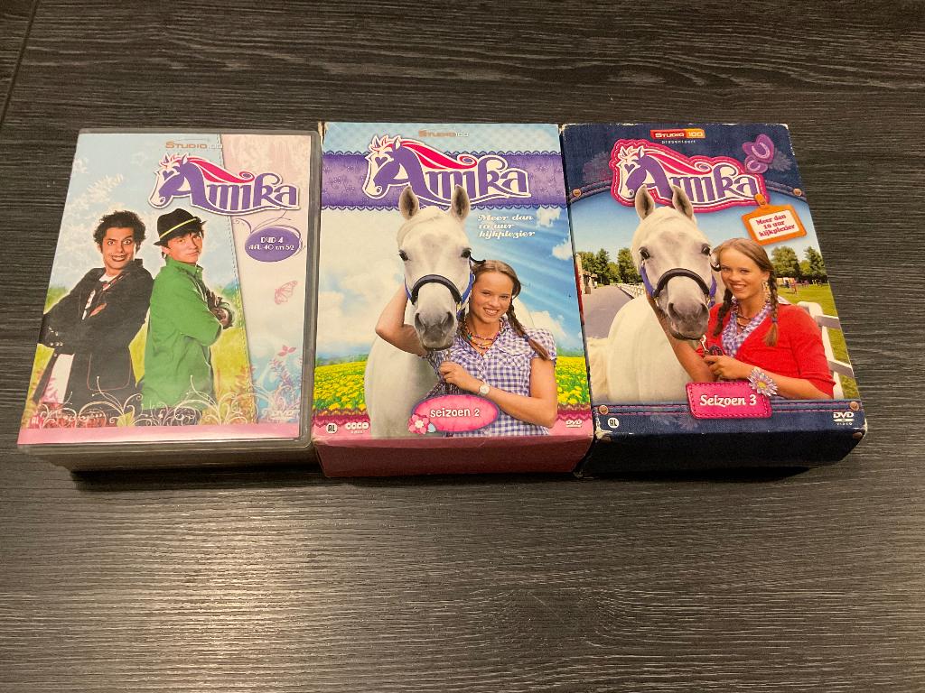 Studio 100 dvd’s Amika seizoen 1-3 compleet, Cd's en Dvd's, Dvd's | Tv en Series, Alle leeftijden, Ophalen of Verzenden, Gebruikt