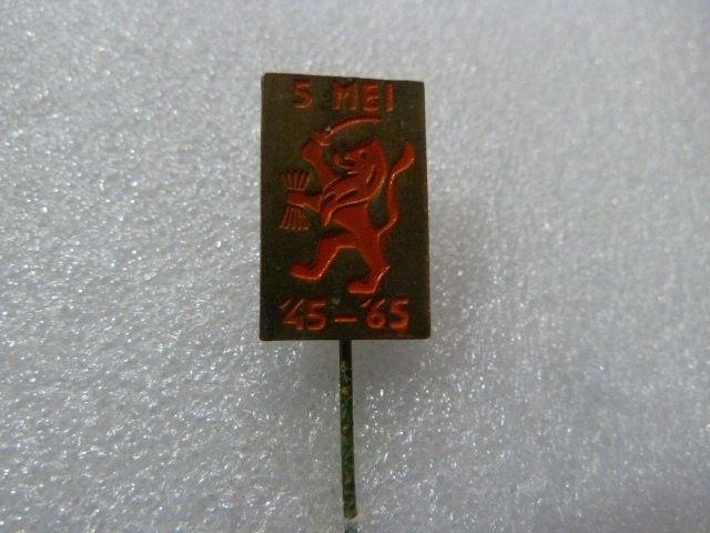 Vintage 5 Mei 1945-1965 Bevrijdingsspeldje met Leeuw, Verzamelen, Ophalen of Verzenden, Gebruikt, Overige onderwerpen, Speldje of Pin