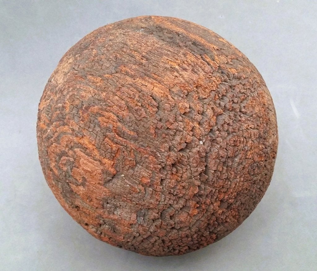 16 - 17 de eeuw Massief Hout Houten Speelbal Spel Spelen Bal, Ophalen of Verzenden