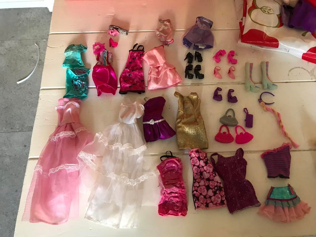 Barbies en ken met kleding, accesoires, huis en meubels, Ophalen of Verzenden, Gebruikt, Barbie