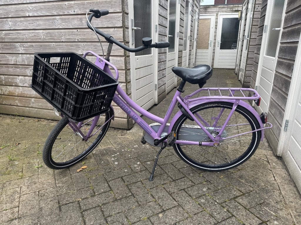 Meisjesfiets lila met krat 24 inch, Ophalen, Terugtraprem, Cortina U4 transportfiets, Versnellingen