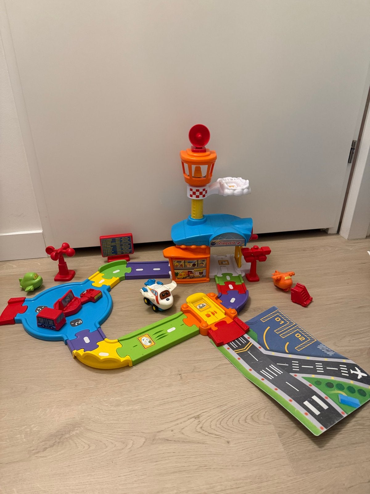 VTech Toet Toet Auto's Vliegveld met extra's, Ophalen, Zo goed als nieuw, Jongen of Meisje