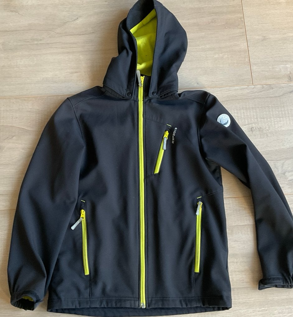 Zwarte softshell jas Icepeak maat 164 met afneembare capucho, Ophalen of Verzenden, Gebruikt, Jongen of Meisje, Jas