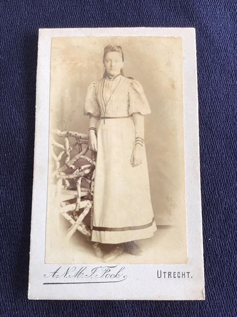 CDV, Jongedame, A.N.M.J. FOCK, UTRECHT, Carte de Visite, Verzamelen, Ophalen of Verzenden, Voor 1940, Gebruikt, Foto