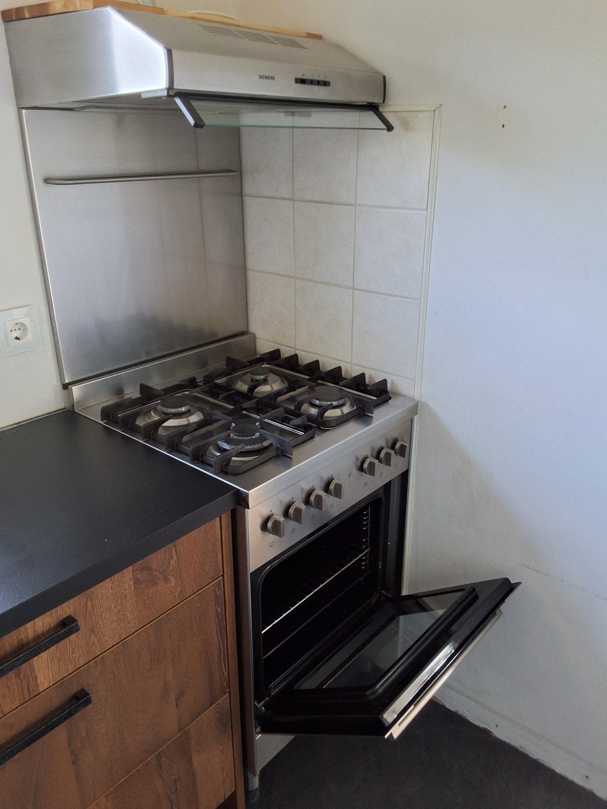 Solitaire Gasfornuis met E-oven en Siemens afzuigkap, Witgoed en Apparatuur, Ophalen, Gebruikt, 60 cm of meer, 4 kookzones
