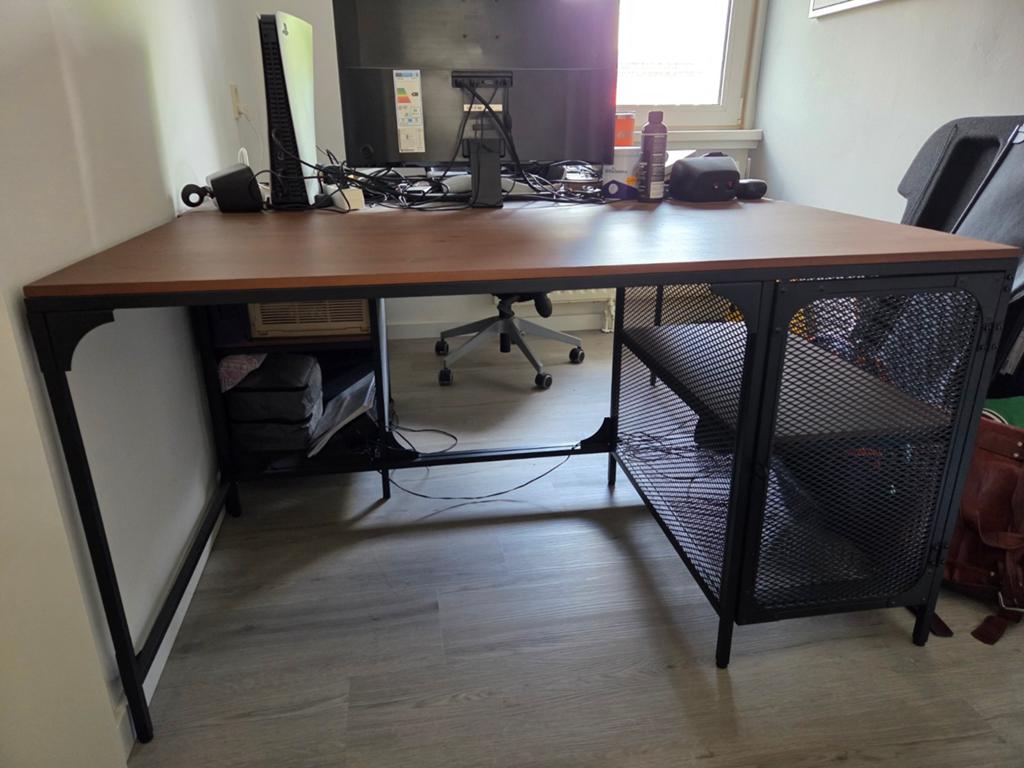 IKEA FJÄLLBO Bureau 140x70 cm - Industrieel Design, Ophalen, Zwart, Zo goed als nieuw, Industrieel