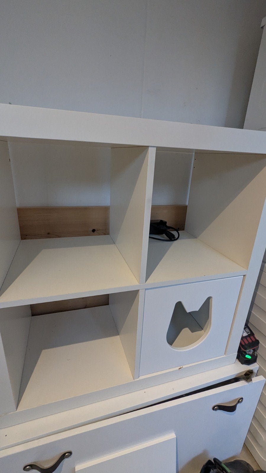 ikea kallax 4 vakken met katten mand, Huis en Inrichting, Ophalen, Gebruikt, 50 tot 100 cm, Minder dan 100 cm