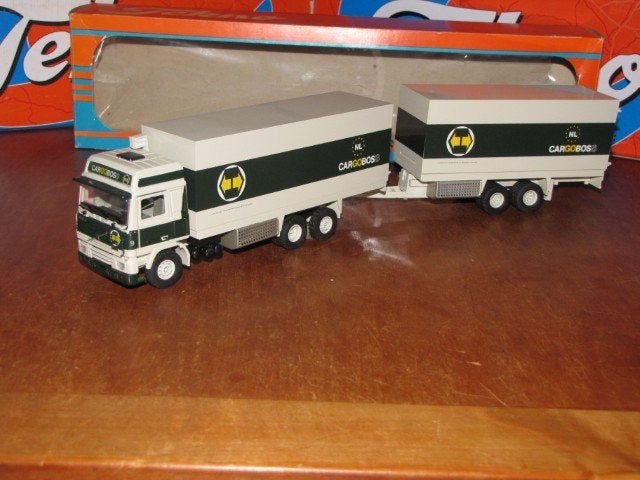 Tekno Cargoboss Globetrotter F12 motorw wipkar combi, Ophalen of Verzenden, Zo goed als nieuw, Bus of Vrachtwagen, Tekno