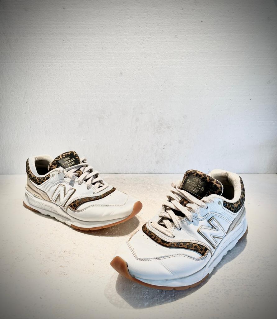 New Balance design sneakers (sport) schoenen wit / panter 38, Ophalen of Verzenden, Zo goed als nieuw, Sneakers of Gympen