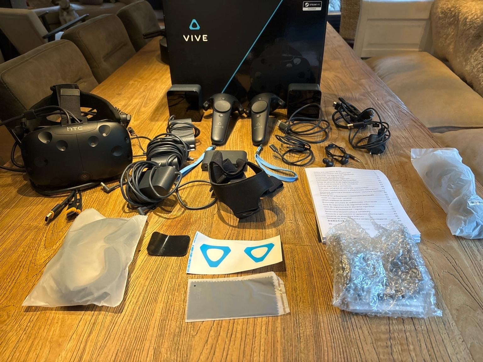 HTC Vive VR-bril 1e generatie Complete Set, Ophalen of Verzenden, Zo goed als nieuw, VR-bril, Pc