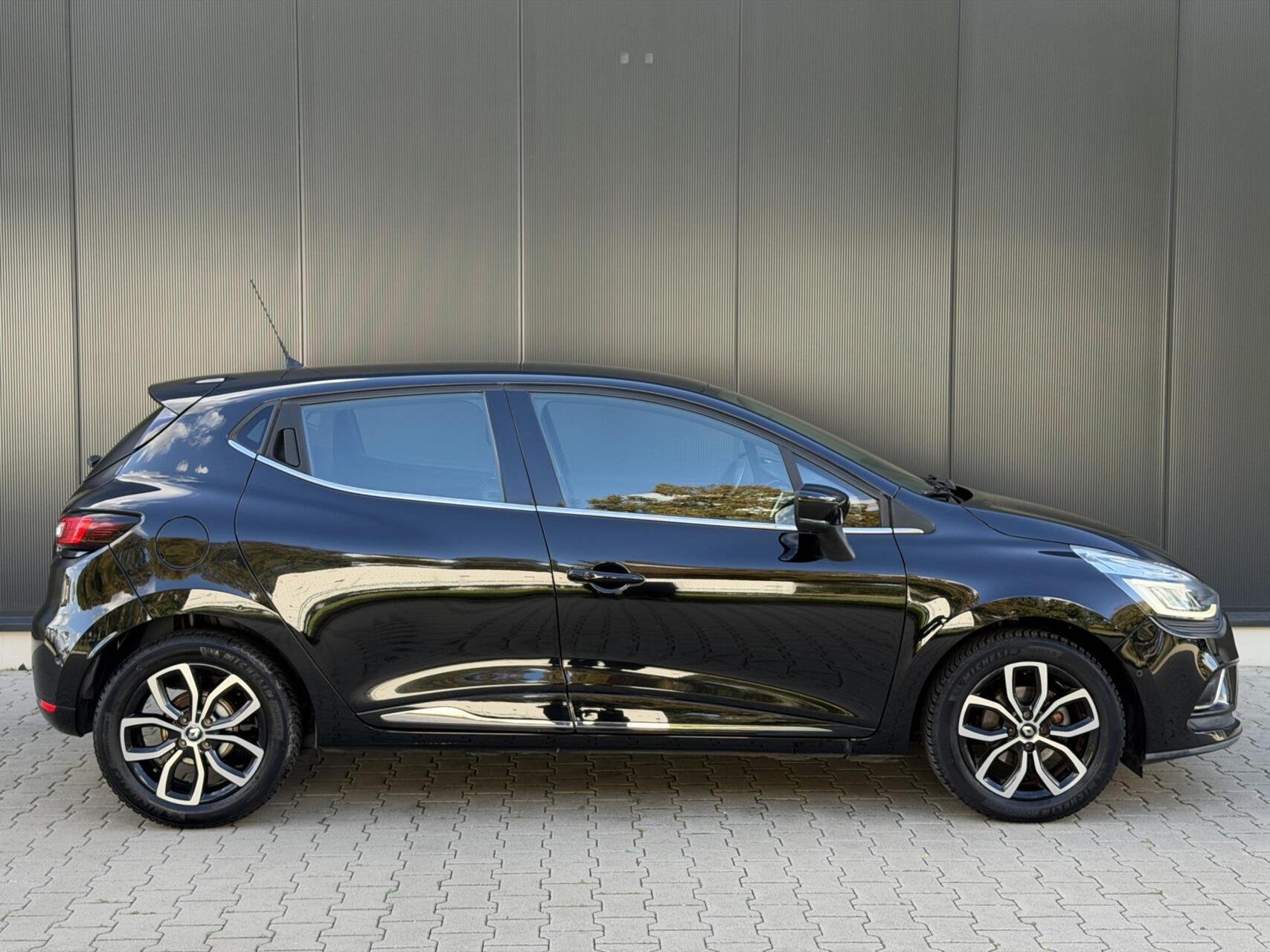 Renault Clio 0.9 TCe Intens 1e EigCamera PDC CarPlay Cruise, Voorwielaandrijving, 898 cc, Gebruikt, Met garantie (alle)