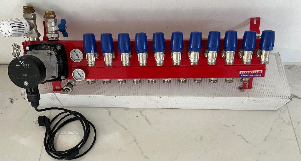 11-groeps vloerverwarmingsverdeler Grundfos ALPHA2 L, Ophalen, Gebruikt